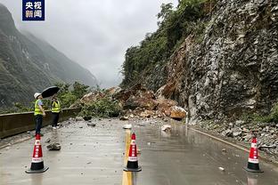 喀麦隆国门谈表弟奥纳纳：他证明非洲门将也有高水平，我为他骄傲